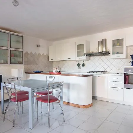 Acqua E Tramonto Apartment *